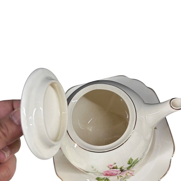 Vintage Royal Wilton Tea Set With 22K Gold Trim Teapot 4 Cups & Saucer - Picture 5 of 8